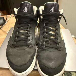 Air Jordan 5 Retro “Black Metallic Silver” Sneakers Size 10